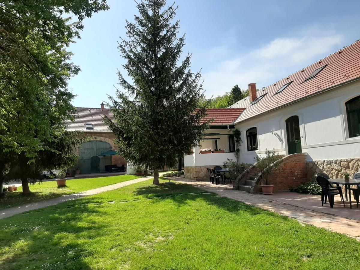 Natura Panzio&Apartmanhaz Orfu Exterior photo